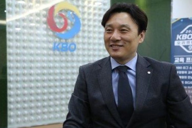 Lee Seung-yuop ราชาโฮมรันตลอดกาลของ KBO รับตำแหน่งผู้จัดการ Doosan Bears
